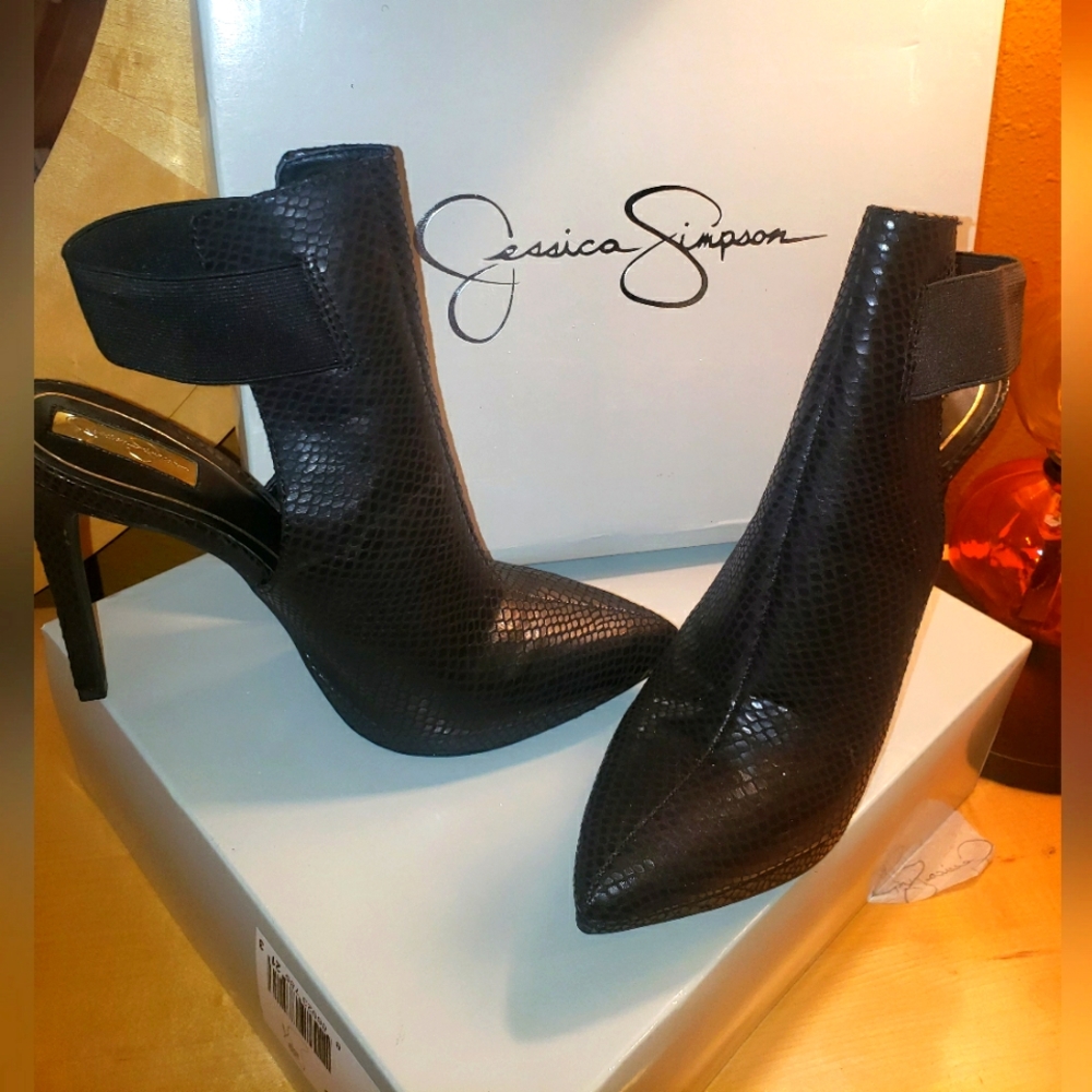 Jessica Simpsons Black Slingback Heel